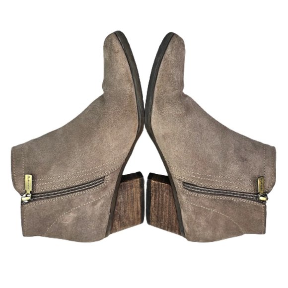 Blondo Valli Taupe Suede Waterproof Heeled Side Zip Ankle Bootie Shoes Sz 9.5 - Picture 6 of 12
